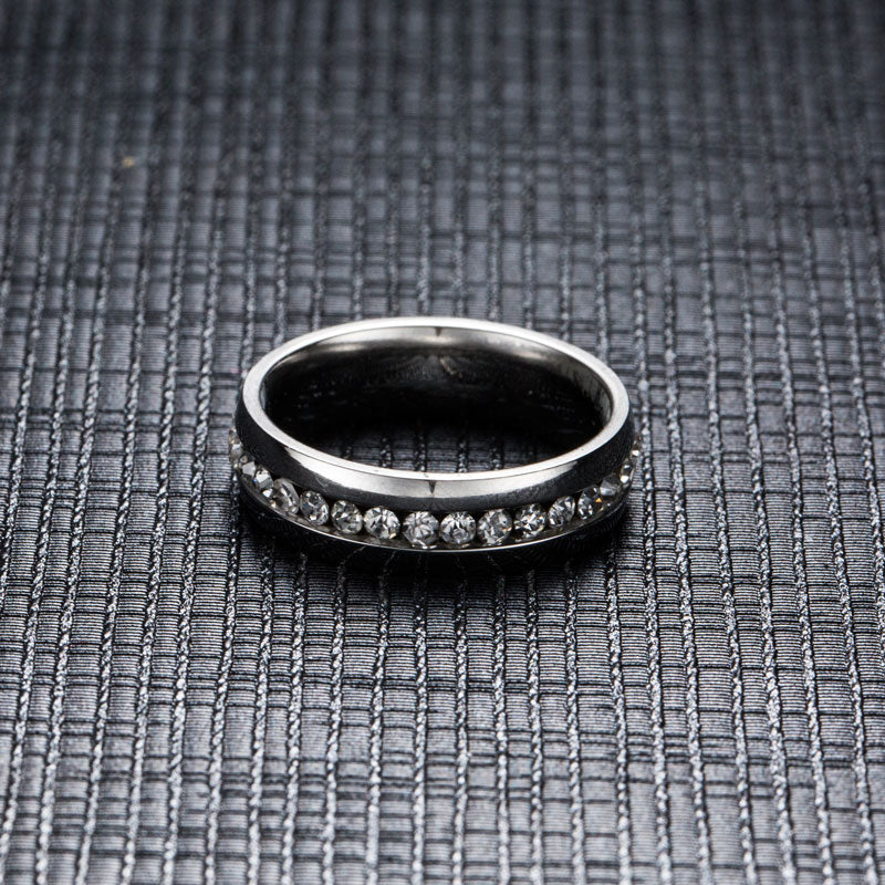Bague intemporelle avec zircon