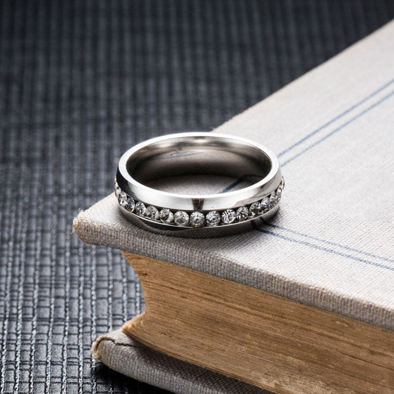 Bague intemporelle avec zircon
