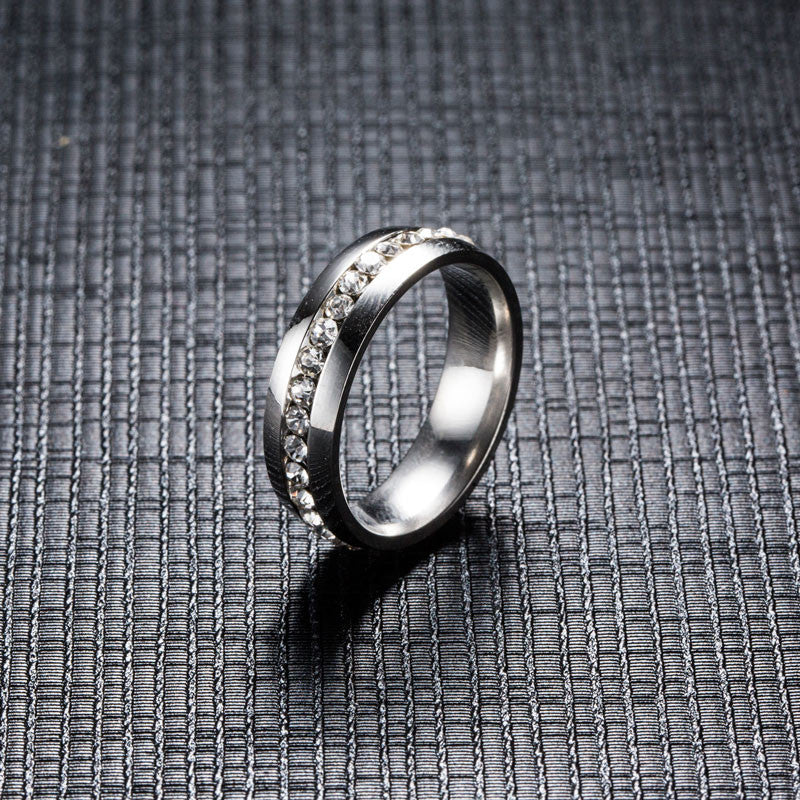 Bague intemporelle avec zircon