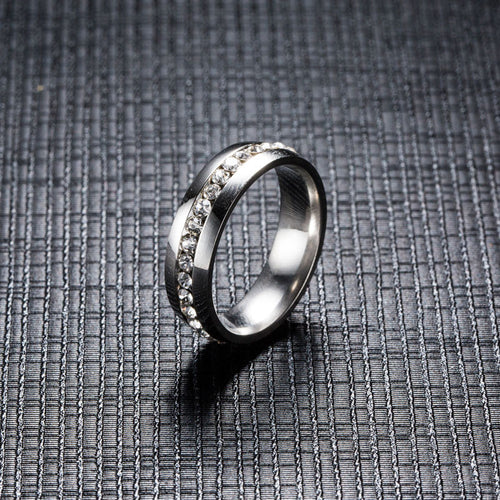 Bague intemporelle avec zircon