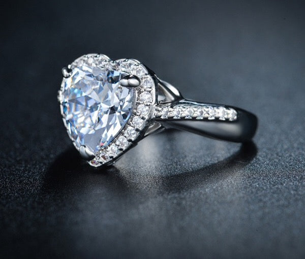Incroyable bague coeur étincelant zircon