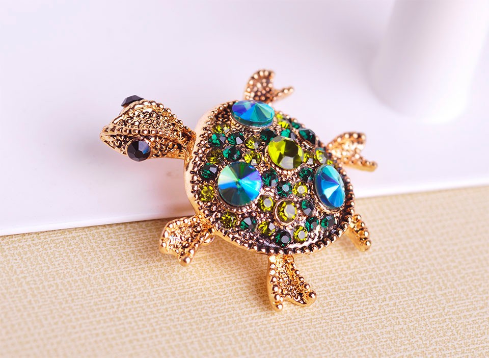 Jolie broche tortue en crystal